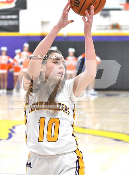 Thumbnail 2 in Bishop Gorman vs Durango photogallery.