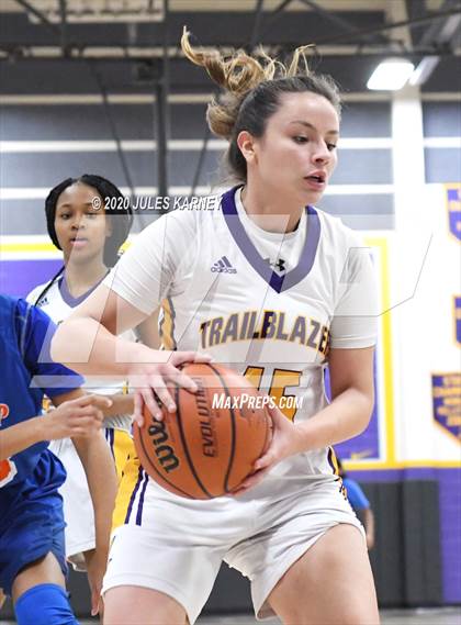 Thumbnail 2 in Bishop Gorman vs Durango photogallery.