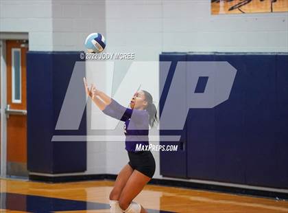 Thumbnail 1 in DeSoto Central @ Lewisburg photogallery.