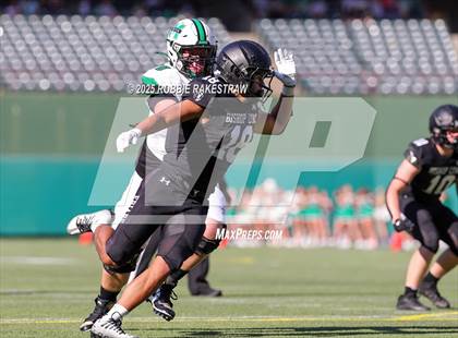 Thumbnail 3 in Bishop McGuinness @ Bishop Lynch (Catholic Bowl) photogallery.
