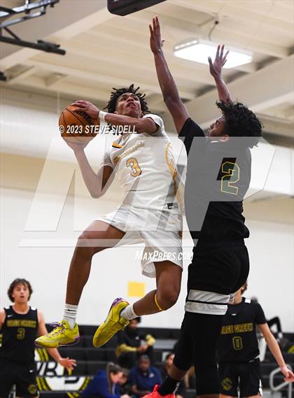 Thumbnail 3 in Sage Creek vs Mission Bay (Buccaneers Thanksgiving Classic) photogallery.