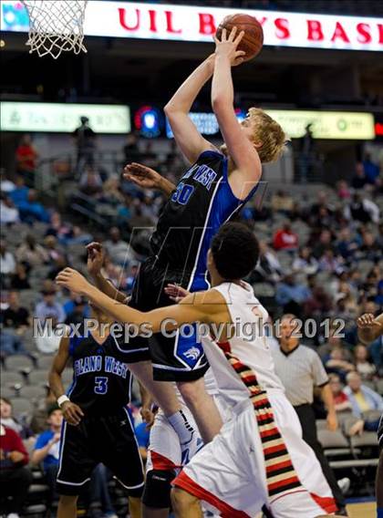 Thumbnail 2 in South Grand Prairie vs. Plano West (UIL Texas 5A Area Playoff) photogallery.