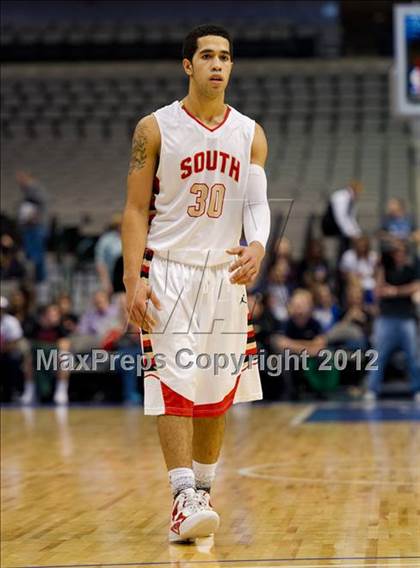 Thumbnail 1 in South Grand Prairie vs. Plano West (UIL Texas 5A Area Playoff) photogallery.