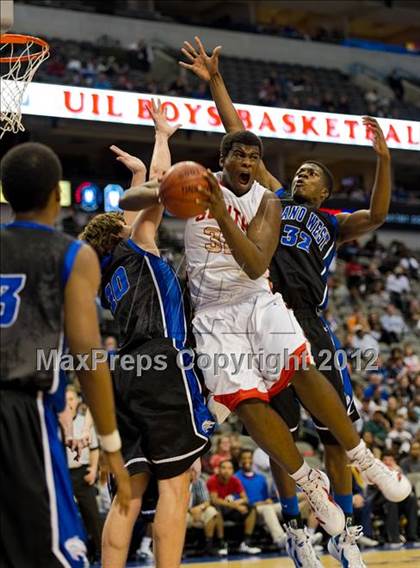 Thumbnail 2 in South Grand Prairie vs. Plano West (UIL Texas 5A Area Playoff) photogallery.