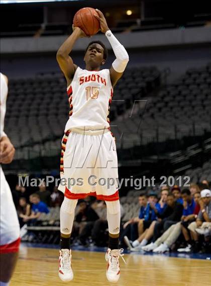 Thumbnail 2 in South Grand Prairie vs. Plano West (UIL Texas 5A Area Playoff) photogallery.
