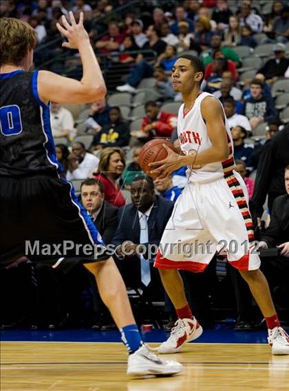 Thumbnail 2 in South Grand Prairie vs. Plano West (UIL Texas 5A Area Playoff) photogallery.