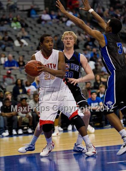 Thumbnail 1 in South Grand Prairie vs. Plano West (UIL Texas 5A Area Playoff) photogallery.