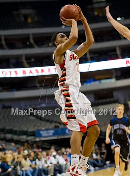 Thumbnail 3 in South Grand Prairie vs. Plano West (UIL Texas 5A Area Playoff) photogallery.
