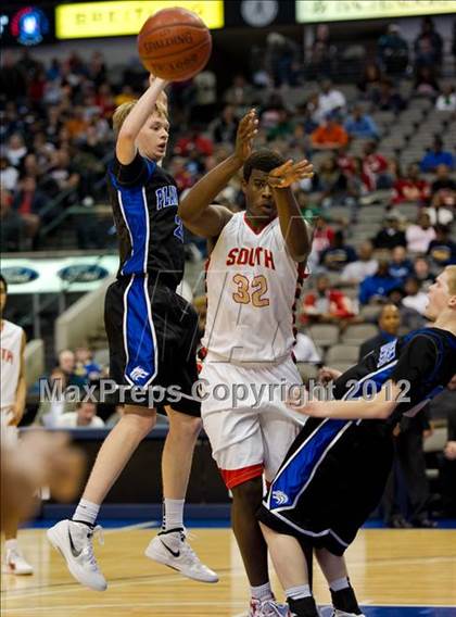 Thumbnail 2 in South Grand Prairie vs. Plano West (UIL Texas 5A Area Playoff) photogallery.