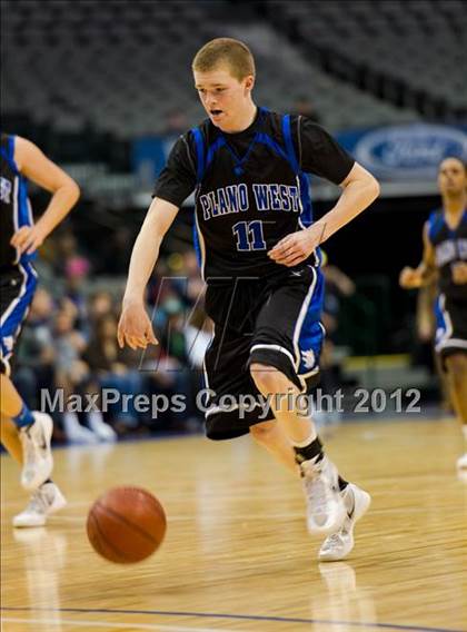 Thumbnail 3 in South Grand Prairie vs. Plano West (UIL Texas 5A Area Playoff) photogallery.