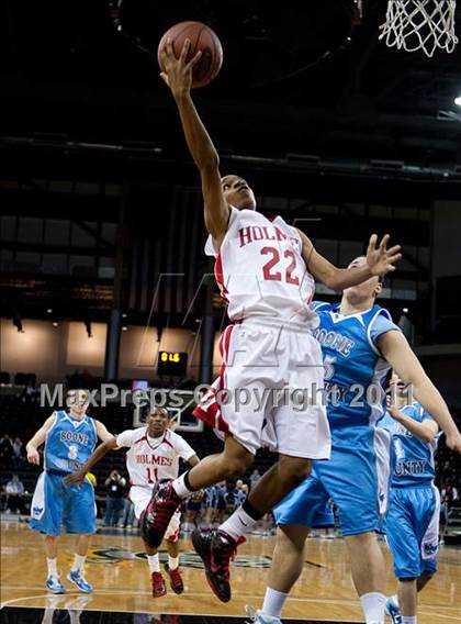 Thumbnail 3 in Holmes vs. Boone County (KHSAA Ninth Region Quarterfinal) photogallery.
