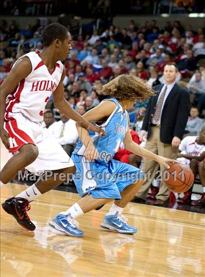Thumbnail 1 in Holmes vs. Boone County (KHSAA Ninth Region Quarterfinal) photogallery.
