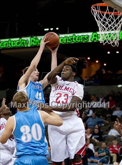 Thumbnail 3 in Holmes vs. Boone County (KHSAA Ninth Region Quarterfinal) photogallery.