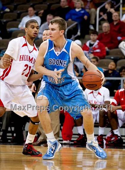 Thumbnail 3 in Holmes vs. Boone County (KHSAA Ninth Region Quarterfinal) photogallery.