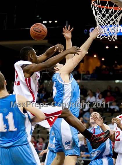 Thumbnail 1 in Holmes vs. Boone County (KHSAA Ninth Region Quarterfinal) photogallery.