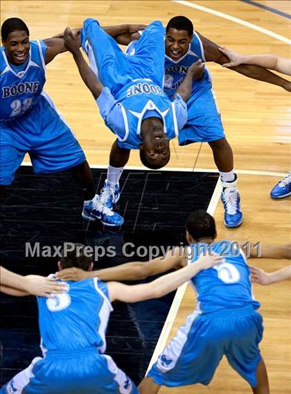 Thumbnail 1 in Holmes vs. Boone County (KHSAA Ninth Region Quarterfinal) photogallery.