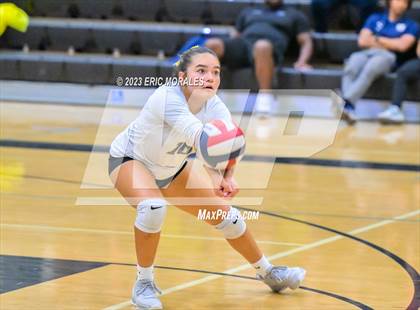 Thumbnail 1 in Mater Dei Catholic @ Olympian photogallery.