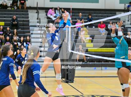 Thumbnail 3 in Mater Dei Catholic @ Olympian photogallery.