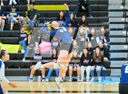 Thumbnail 3 in Mater Dei Catholic @ Olympian photogallery.