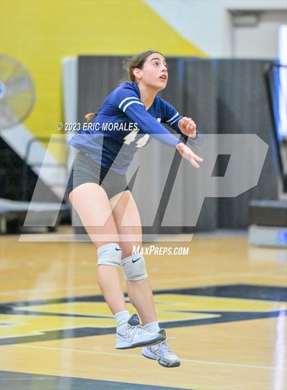 Thumbnail 3 in Mater Dei Catholic @ Olympian photogallery.