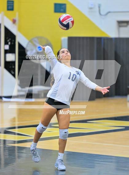 Thumbnail 2 in Mater Dei Catholic @ Olympian photogallery.
