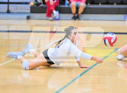 Thumbnail 2 in Mater Dei Catholic @ Olympian photogallery.