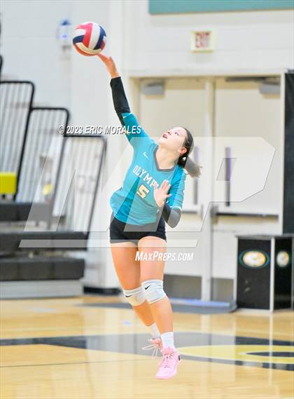 Thumbnail 2 in Mater Dei Catholic @ Olympian photogallery.