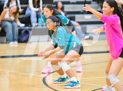 Thumbnail 1 in Mater Dei Catholic @ Olympian photogallery.