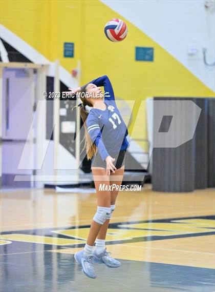 Thumbnail 3 in Mater Dei Catholic @ Olympian photogallery.