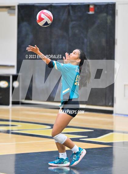 Thumbnail 1 in Mater Dei Catholic @ Olympian photogallery.