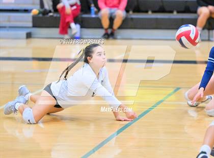 Thumbnail 1 in Mater Dei Catholic @ Olympian photogallery.