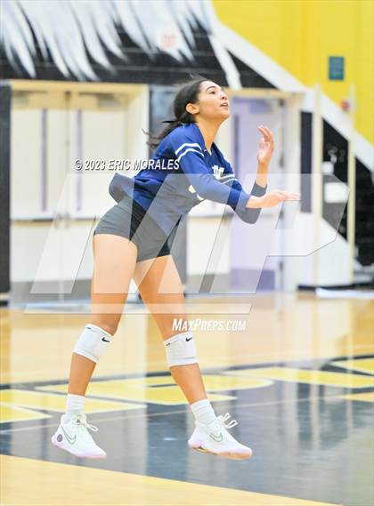 Thumbnail 3 in Mater Dei Catholic @ Olympian photogallery.