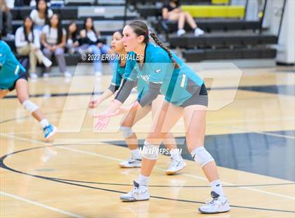 Thumbnail 2 in Mater Dei Catholic @ Olympian photogallery.