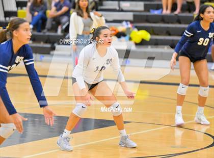 Thumbnail 3 in Mater Dei Catholic @ Olympian photogallery.