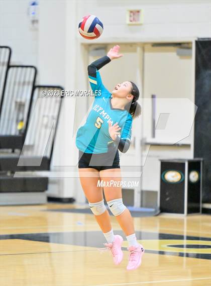 Thumbnail 1 in Mater Dei Catholic @ Olympian photogallery.