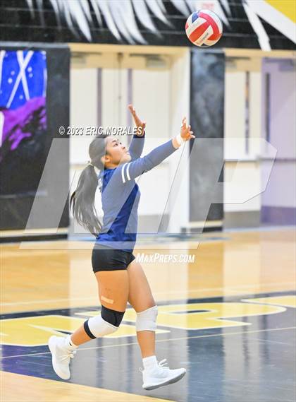 Thumbnail 2 in Mater Dei Catholic @ Olympian photogallery.