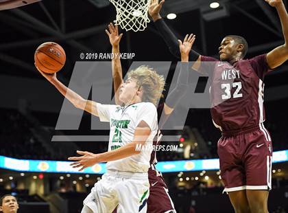 Thumbnail 1 in Belleville West vs Springfield Catholic (Bass Pro Shop Tournament of Champions) photogallery.