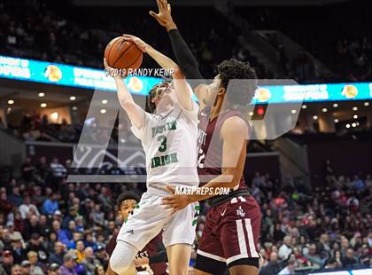 Thumbnail 1 in Belleville West vs Springfield Catholic (Bass Pro Shop Tournament of Champions) photogallery.