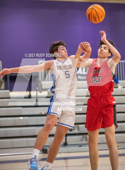 Thumbnail 3 in Camas vs. Grossmont (Torrey Pines Holiday Classic) photogallery.