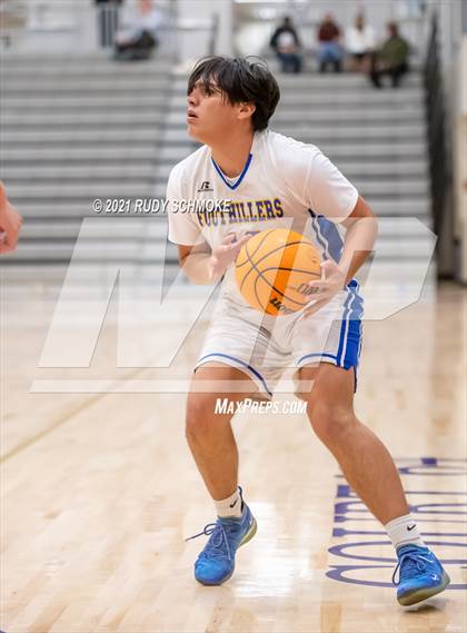 Thumbnail 1 in Camas vs. Grossmont (Torrey Pines Holiday Classic) photogallery.
