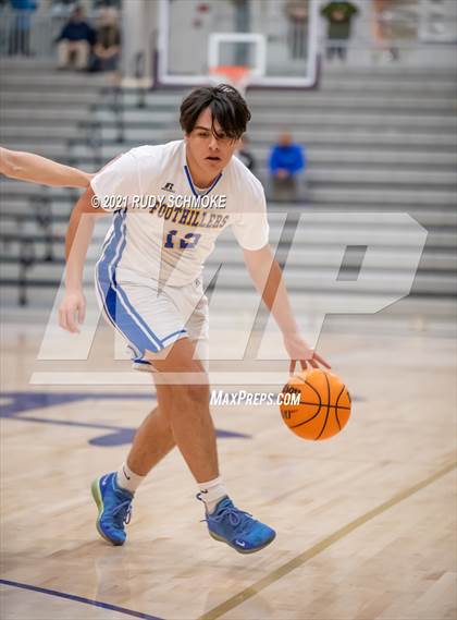 Thumbnail 3 in Camas vs. Grossmont (Torrey Pines Holiday Classic) photogallery.