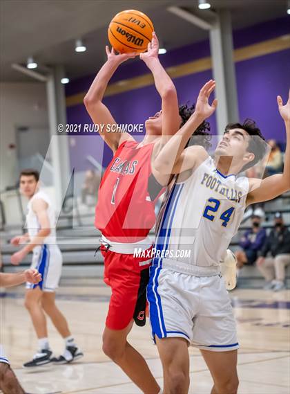 Thumbnail 3 in Camas vs. Grossmont (Torrey Pines Holiday Classic) photogallery.