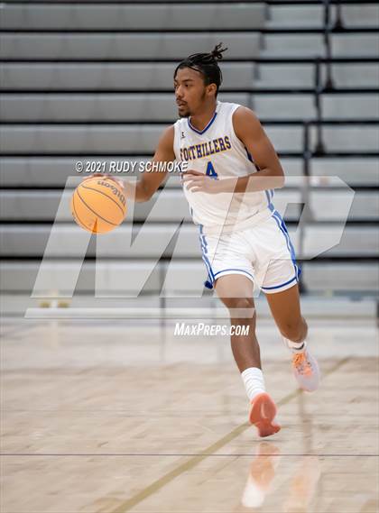 Thumbnail 1 in Camas vs. Grossmont (Torrey Pines Holiday Classic) photogallery.