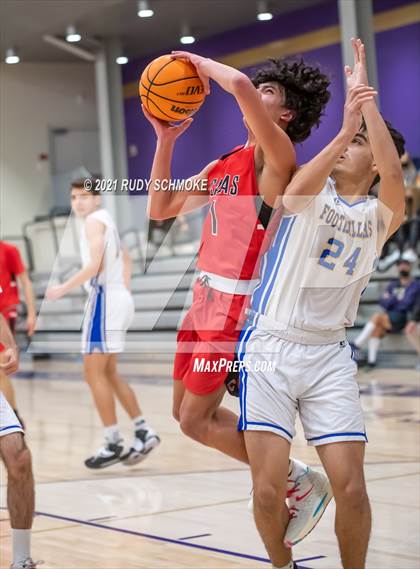 Thumbnail 2 in Camas vs. Grossmont (Torrey Pines Holiday Classic) photogallery.