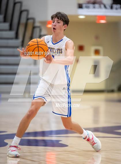 Thumbnail 2 in Camas vs. Grossmont (Torrey Pines Holiday Classic) photogallery.