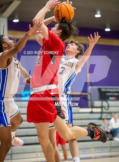 Thumbnail 3 in Camas vs. Grossmont (Torrey Pines Holiday Classic) photogallery.