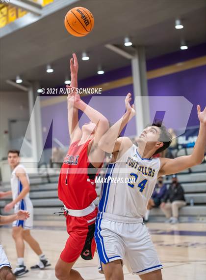 Thumbnail 1 in Camas vs. Grossmont (Torrey Pines Holiday Classic) photogallery.