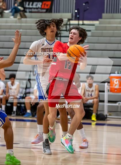 Thumbnail 1 in Camas vs. Grossmont (Torrey Pines Holiday Classic) photogallery.