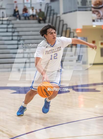 Thumbnail 3 in Camas vs. Grossmont (Torrey Pines Holiday Classic) photogallery.