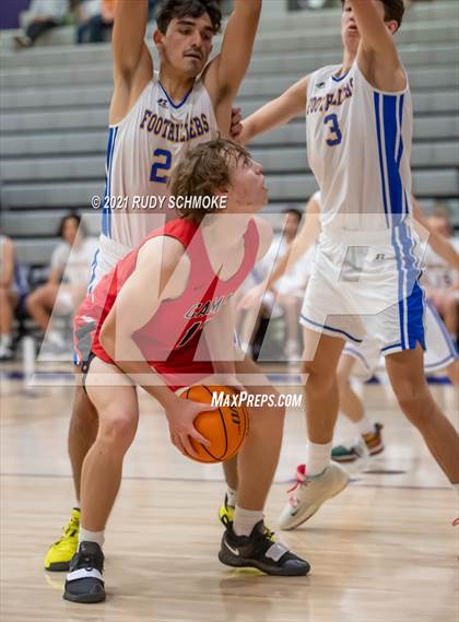 Thumbnail 1 in Camas vs. Grossmont (Torrey Pines Holiday Classic) photogallery.